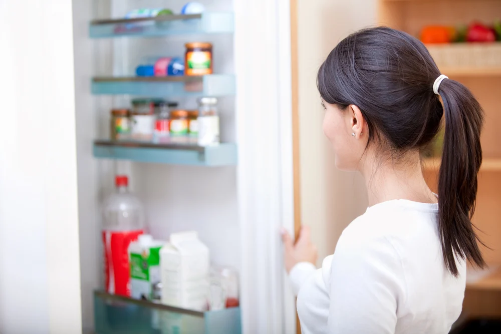 deep fridge cleaning