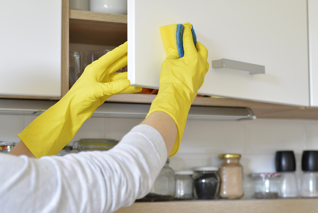 Kitchen Cabinet Cleaning